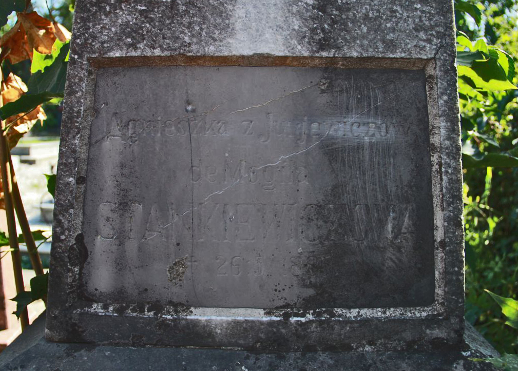 Tombstone of Agnieszka Stankiewicz and Wincentyna and Wilhelm Żyłowski, Ternopil cemetery, as of 2016.