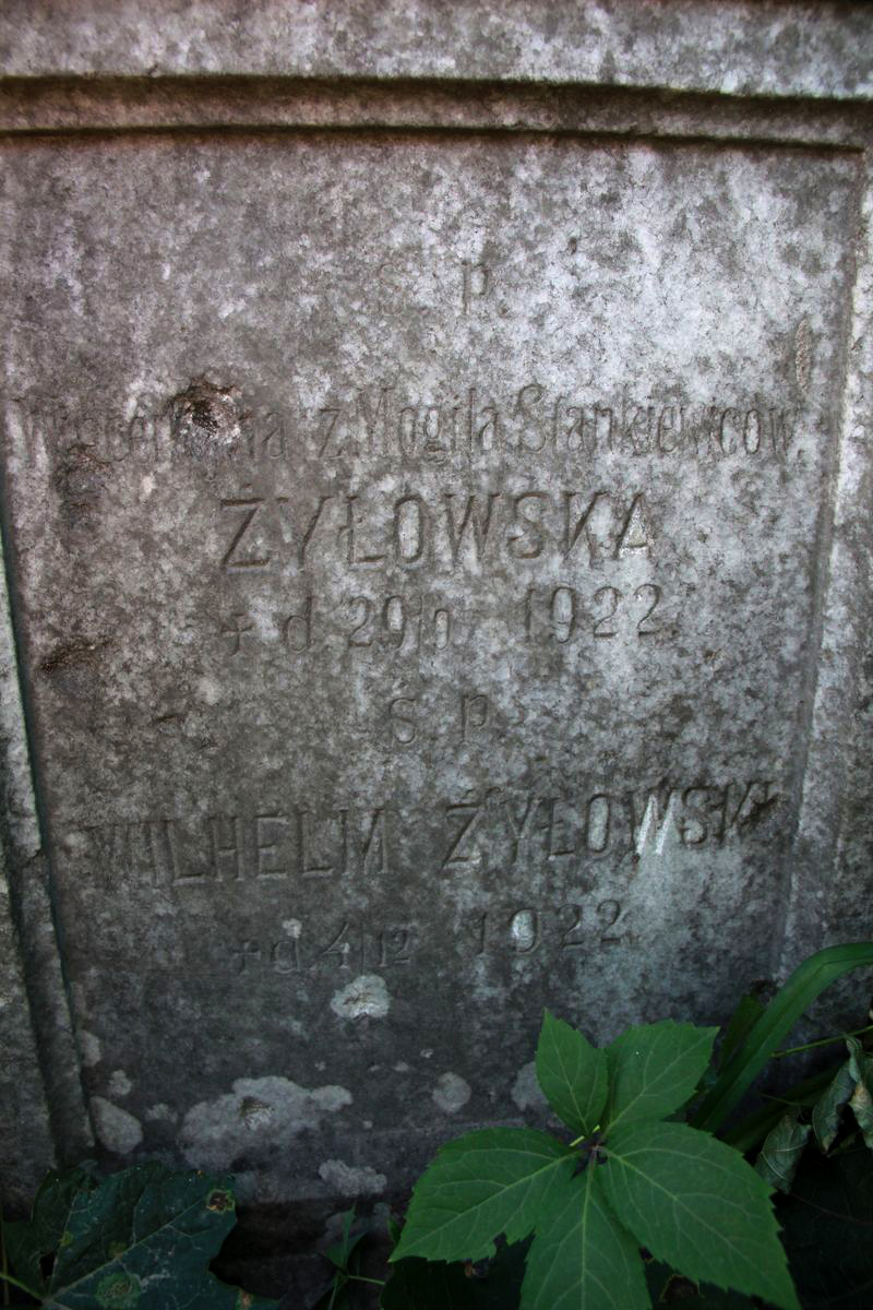 Tombstone of Agnieszka Stankiewicz and Wincentyna and Wilhelm Żyłowski, Ternopil cemetery, as of 2016.