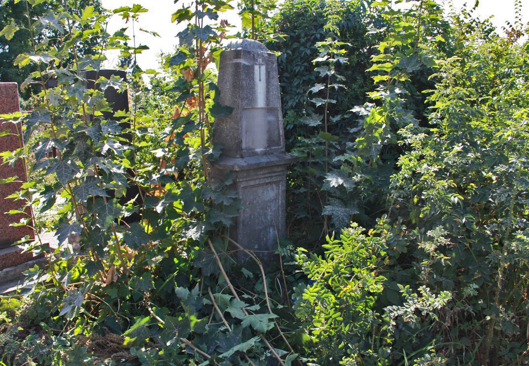 Tombstone of Agnieszka Stankiewicz and Wincentyna and Wilhelm Żyłowski, Ternopil cemetery, as of 2016.