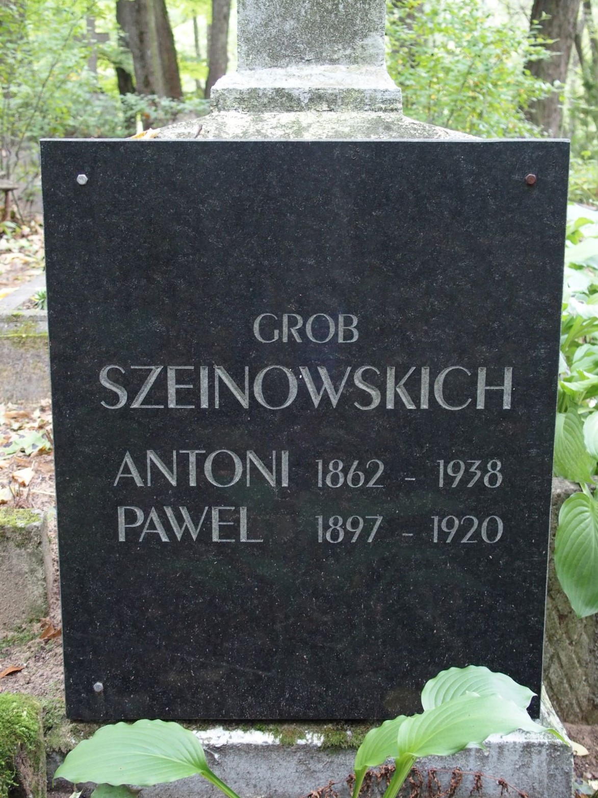 Inscription from the tombstone of Antoni Szeinovsky and Pavel Szeinovsky, St Michael's cemetery in Riga, as of 2021.