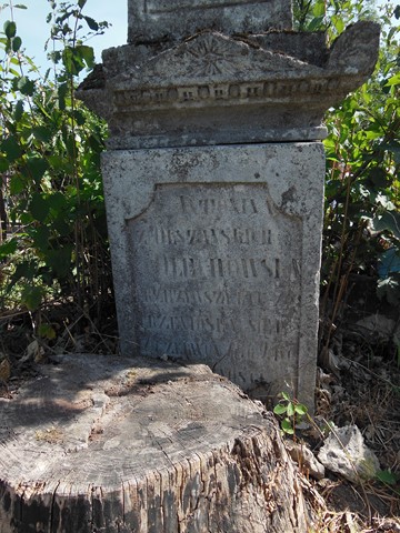 Fragment nagrobka Antoniny Olechowskiej, cmentarz w Tarnopolu, stan z 2017 roku