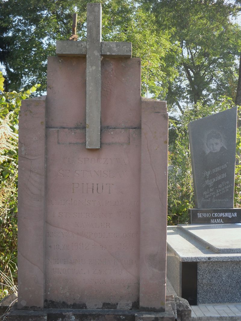 Fragment of Stanisław Pihut's tombstone, Ternopil cemetery, 2016 status