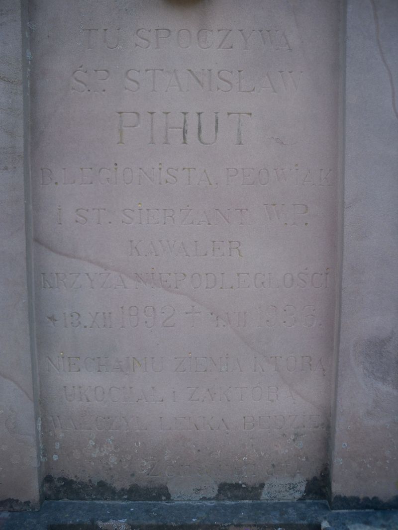 Inscription of the gravestone of Stanislaw Pihut, Ternopil cemetery, as of 2016