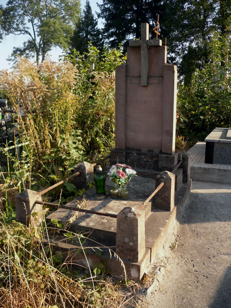 Tombstone of Stanislav Pihut, Ternopil cemetery, state of 2016