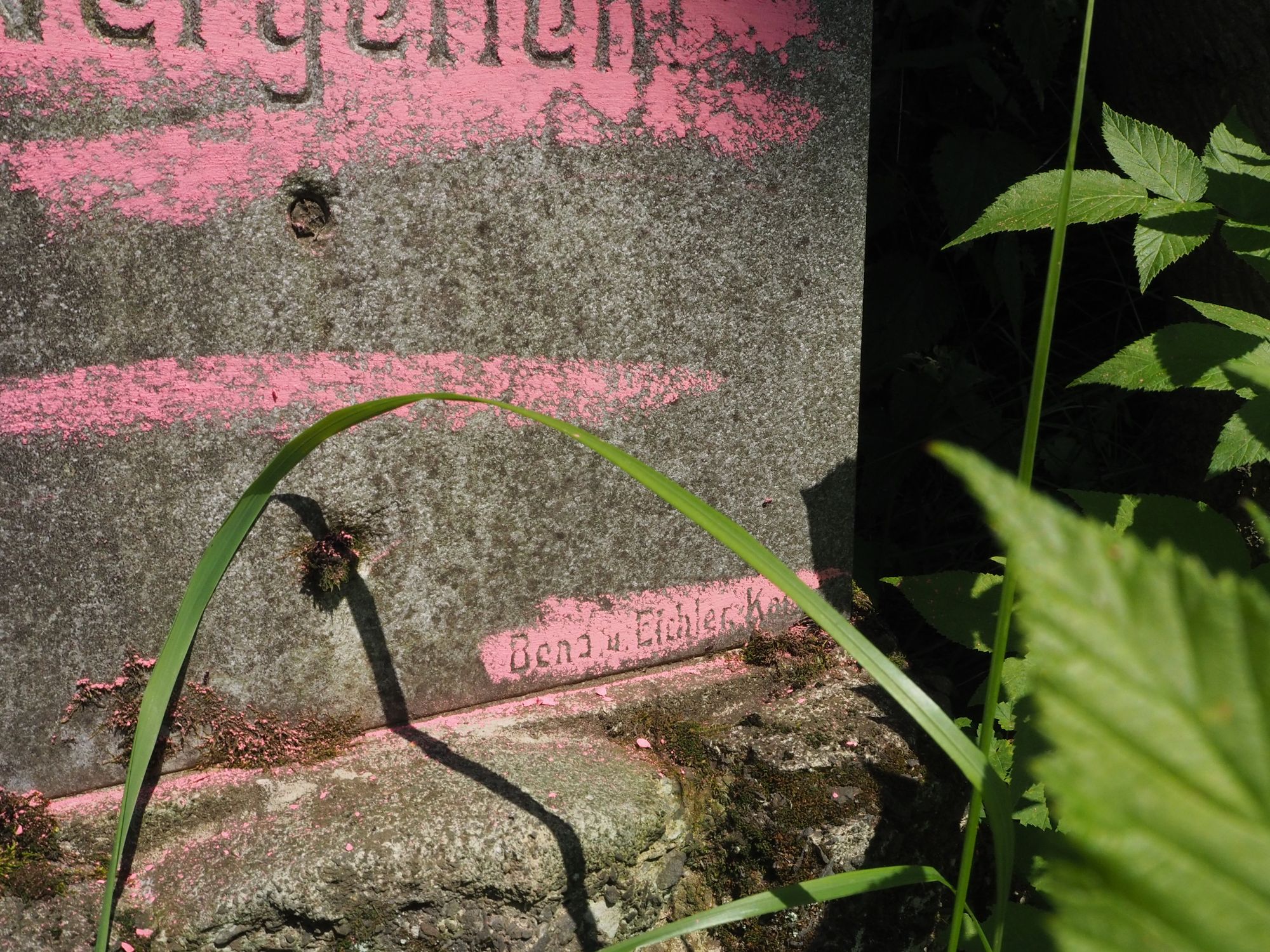 Sygnatura z nagrobka Paula Heczko, cmentarz w Karwinie Meksyku, stan z 2022 r.