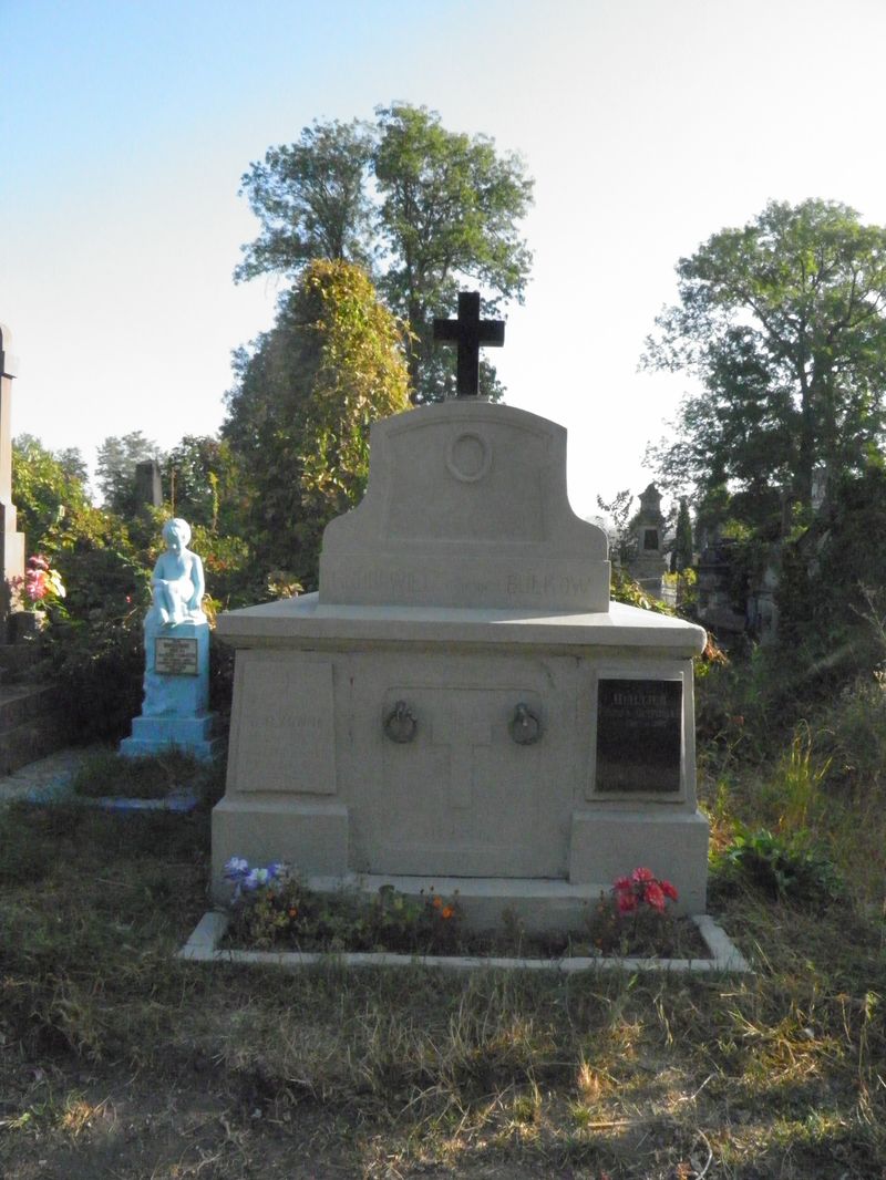 Tomb of Helena Bulko and Olga Petrivna, Ternopil cemetery, as of 2016.
