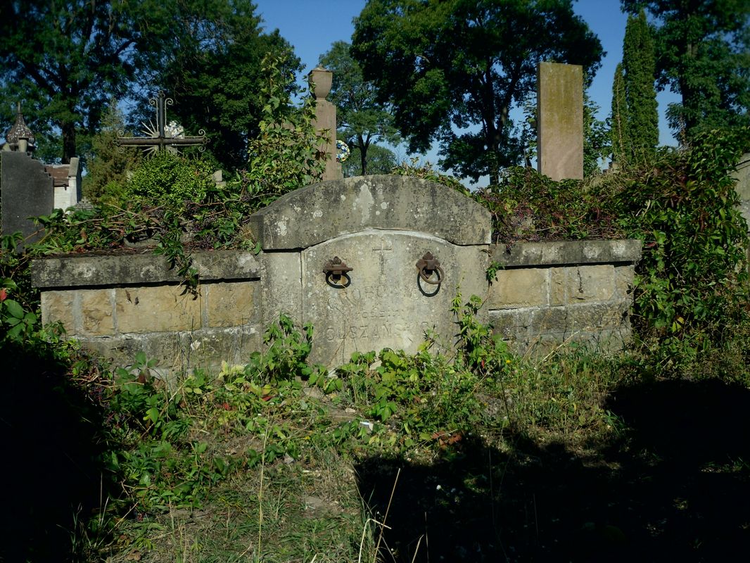 Tomb of the Olszanski family, Ternopil cemetery, as of 2016.