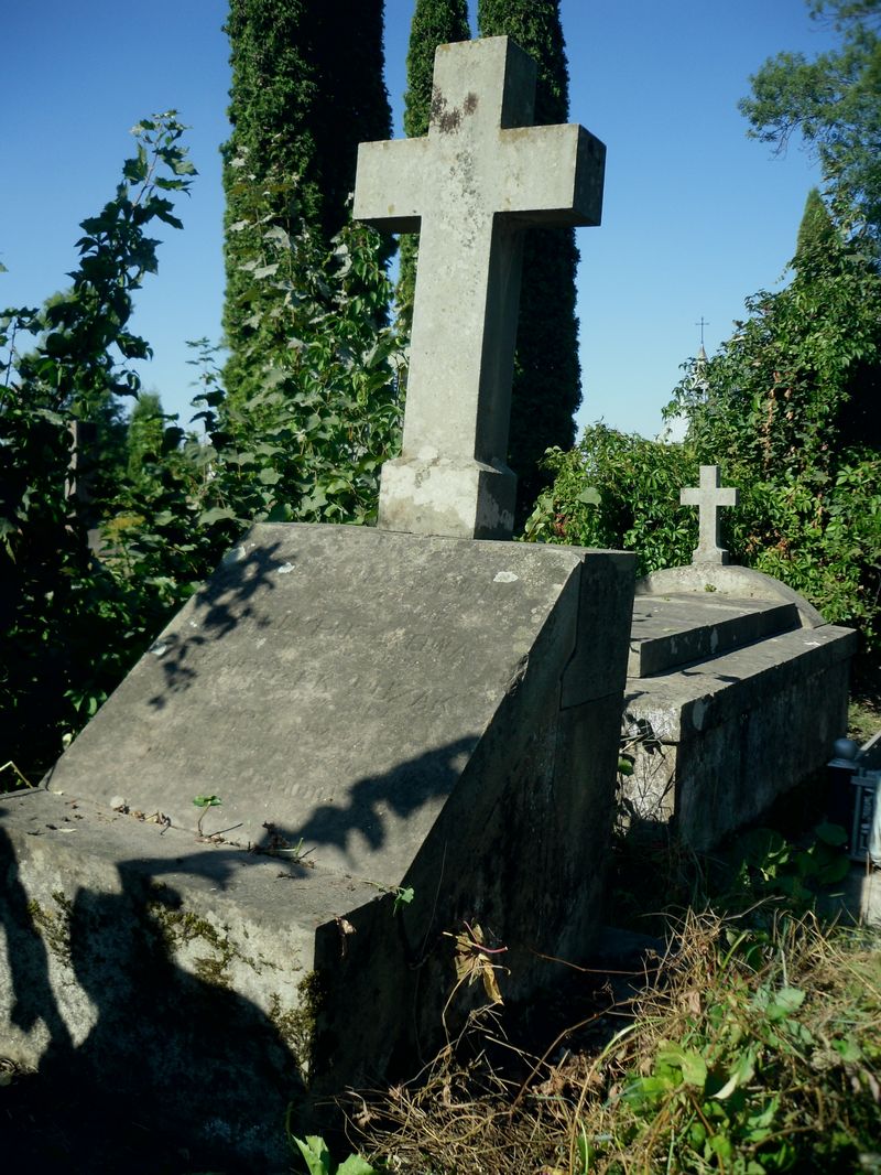 Nagrobek Adama Grypy i rodziny Puzaków, cmentarz w Tarnopolu, stan z 2016 r.