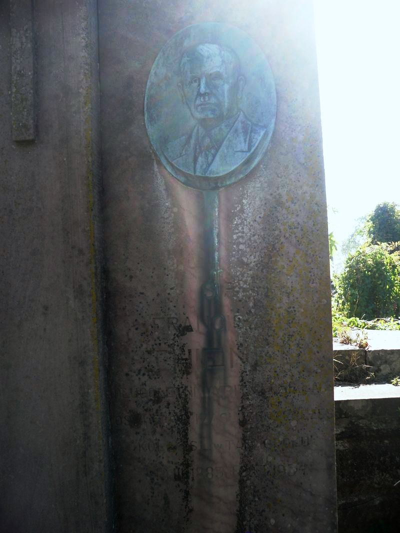 Fragment of the tombstone of Franciszek Thienel, Ternopil cemetery, as of 2016.