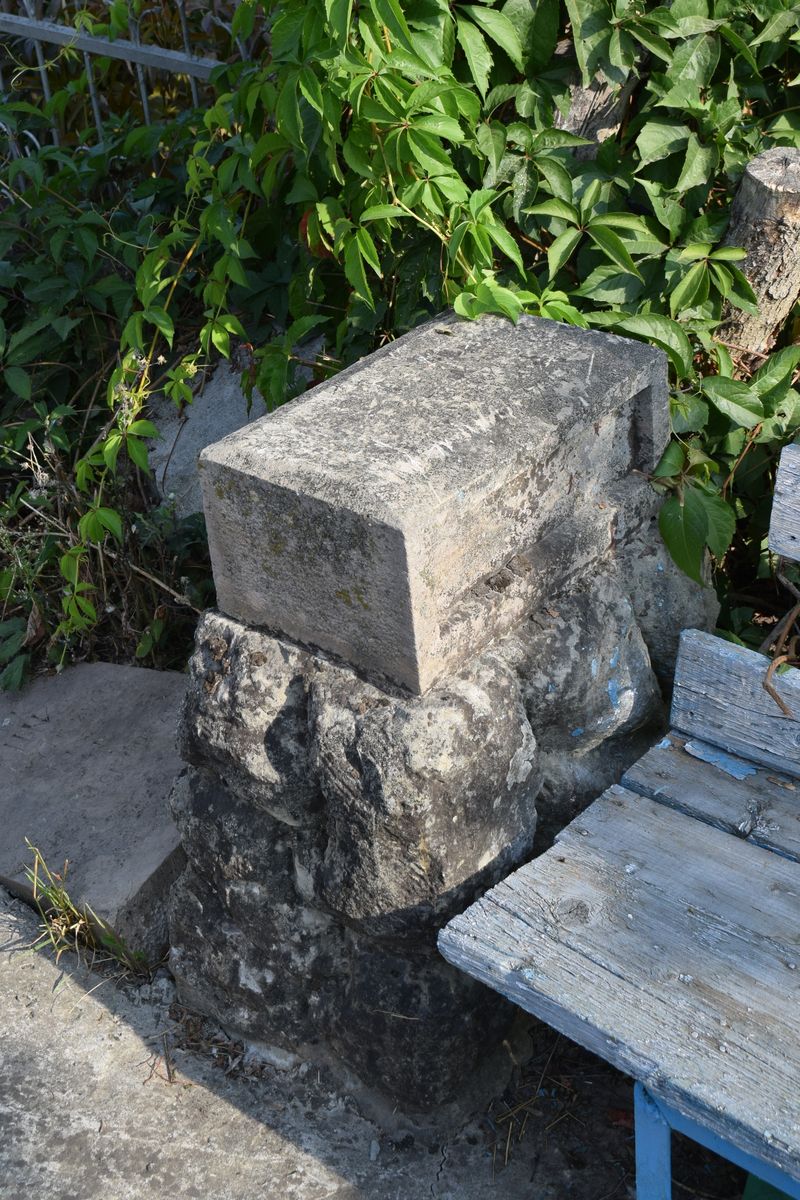 Tombstone of Regina Hahn, Ternopil cemetery, as of 2016