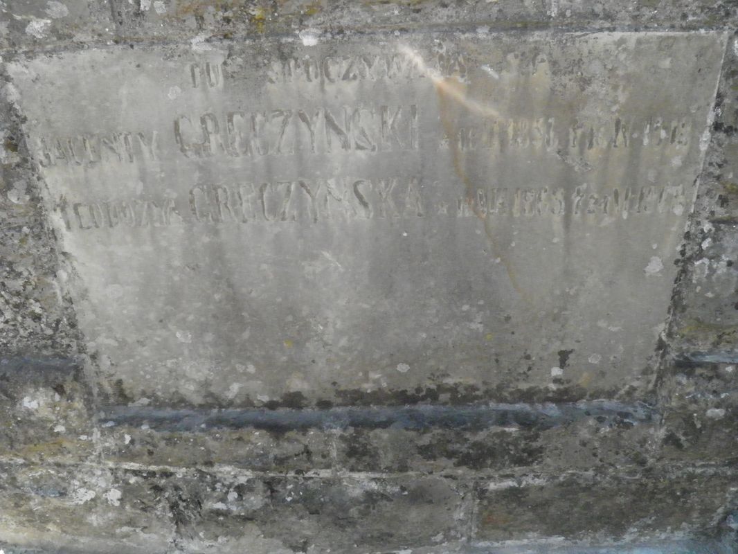 Fragment grobowca Tekli Czubatej, Franciszka Lindmajera i rodziny Greczyńskich, cmentarz w Tarnopolu, stan z 2016 r.