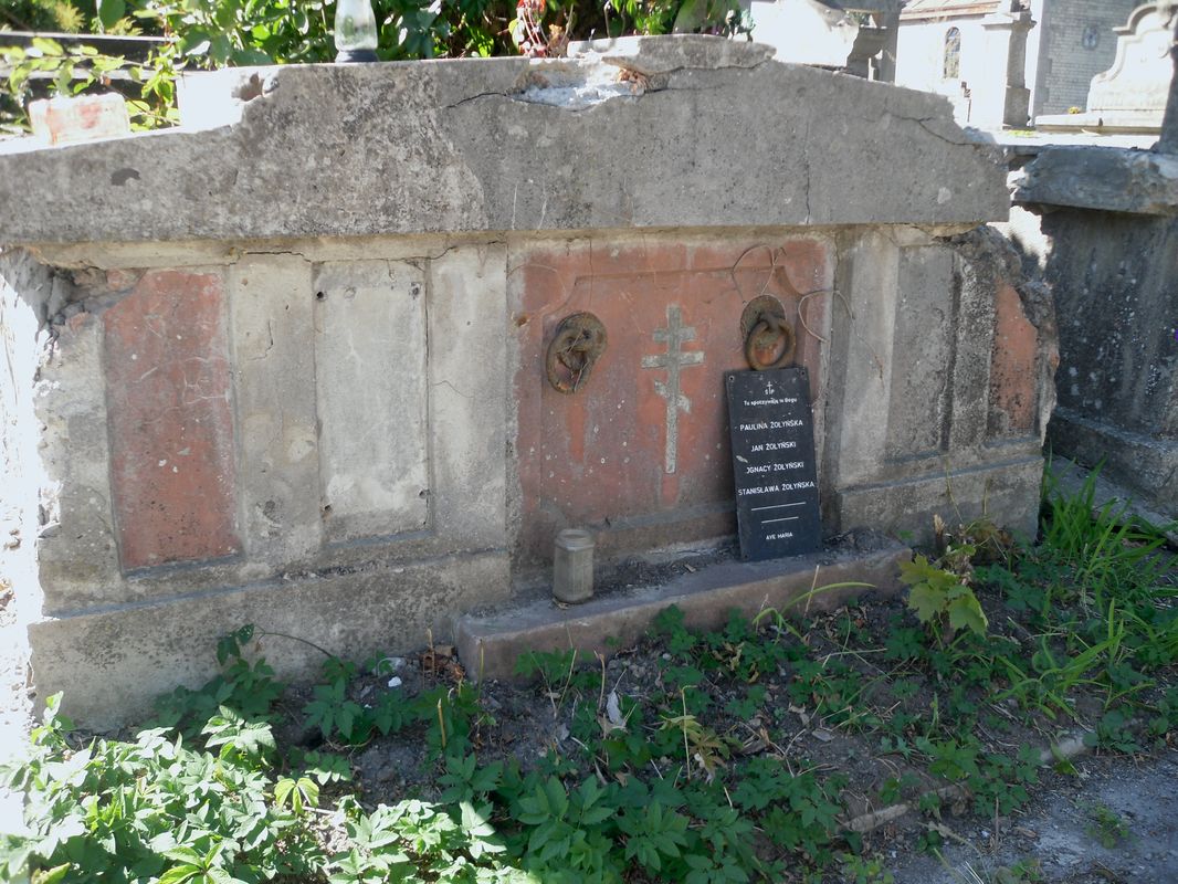 Grobowiec rodziny Żółyńskich, cmentarz w Tarnopolu, stan z 2016 r.