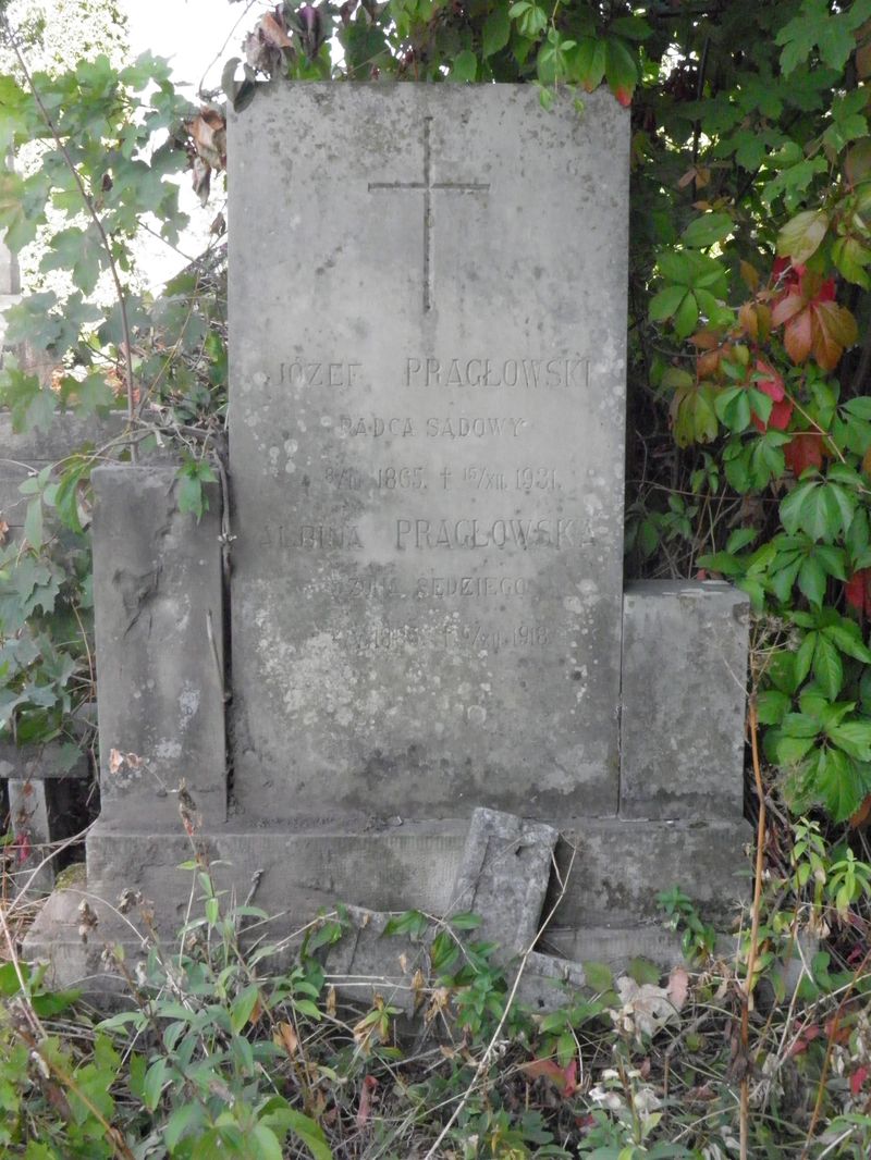 Tombstone of Albina and Jozef Praglowski, Ternopil cemetery, as of 2016.