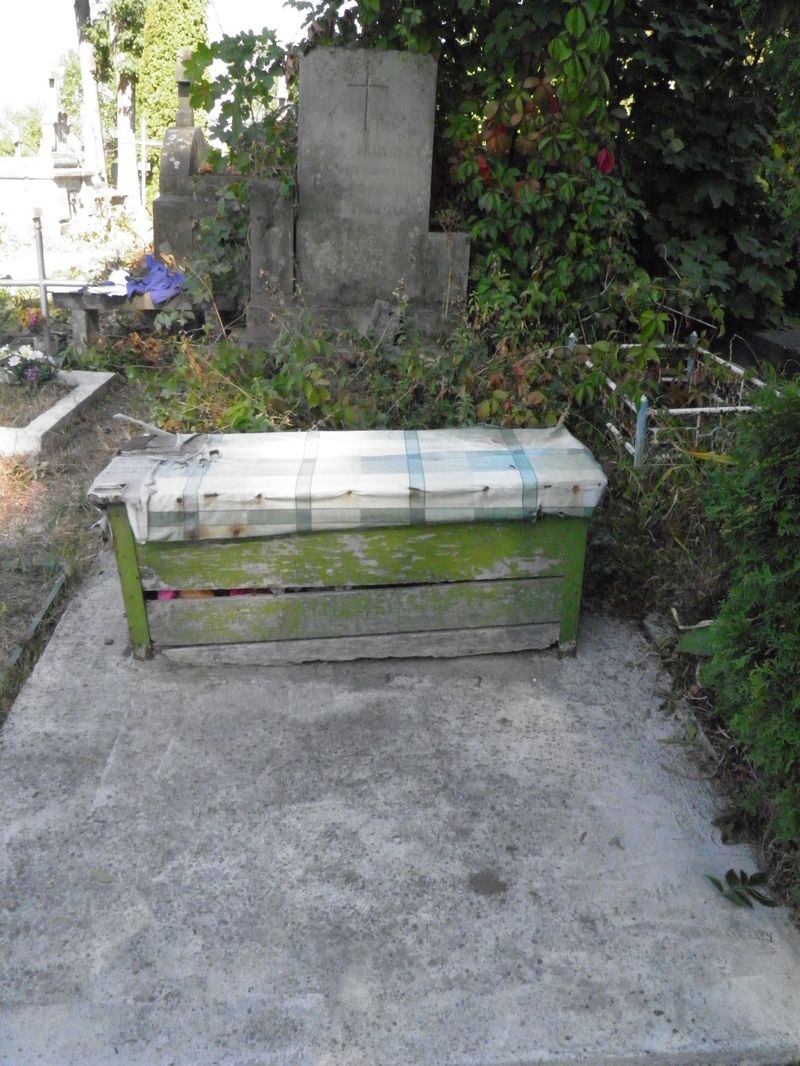 Tombstone of Albina and Jozef Praglowski, Ternopil cemetery, as of 2016.
