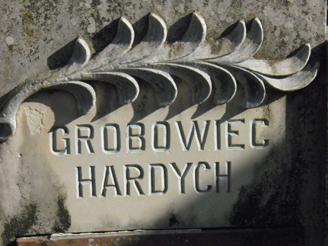 Fragment grobowca Heleny Lenard i Piotra Hardego, cmentarz w Tarnopolu, stan z 2016 r.