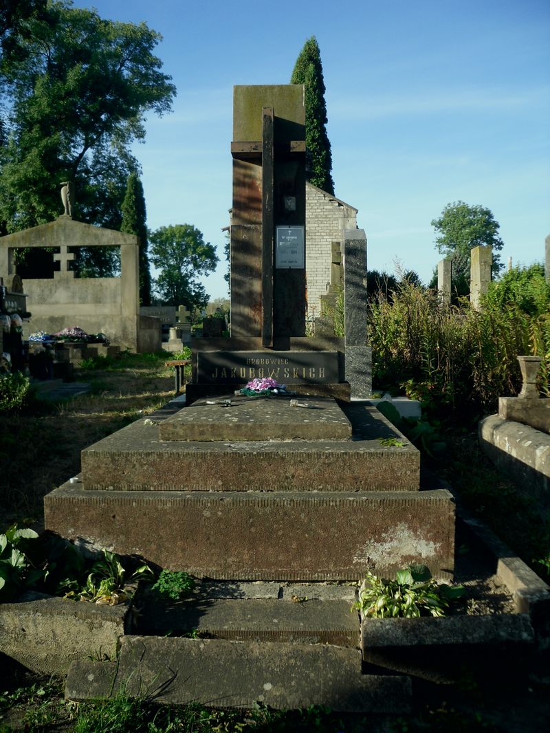 Grobowiec rodziny Jakubowskich, cmentarz w Tarnopolu, stan z 2016 r.