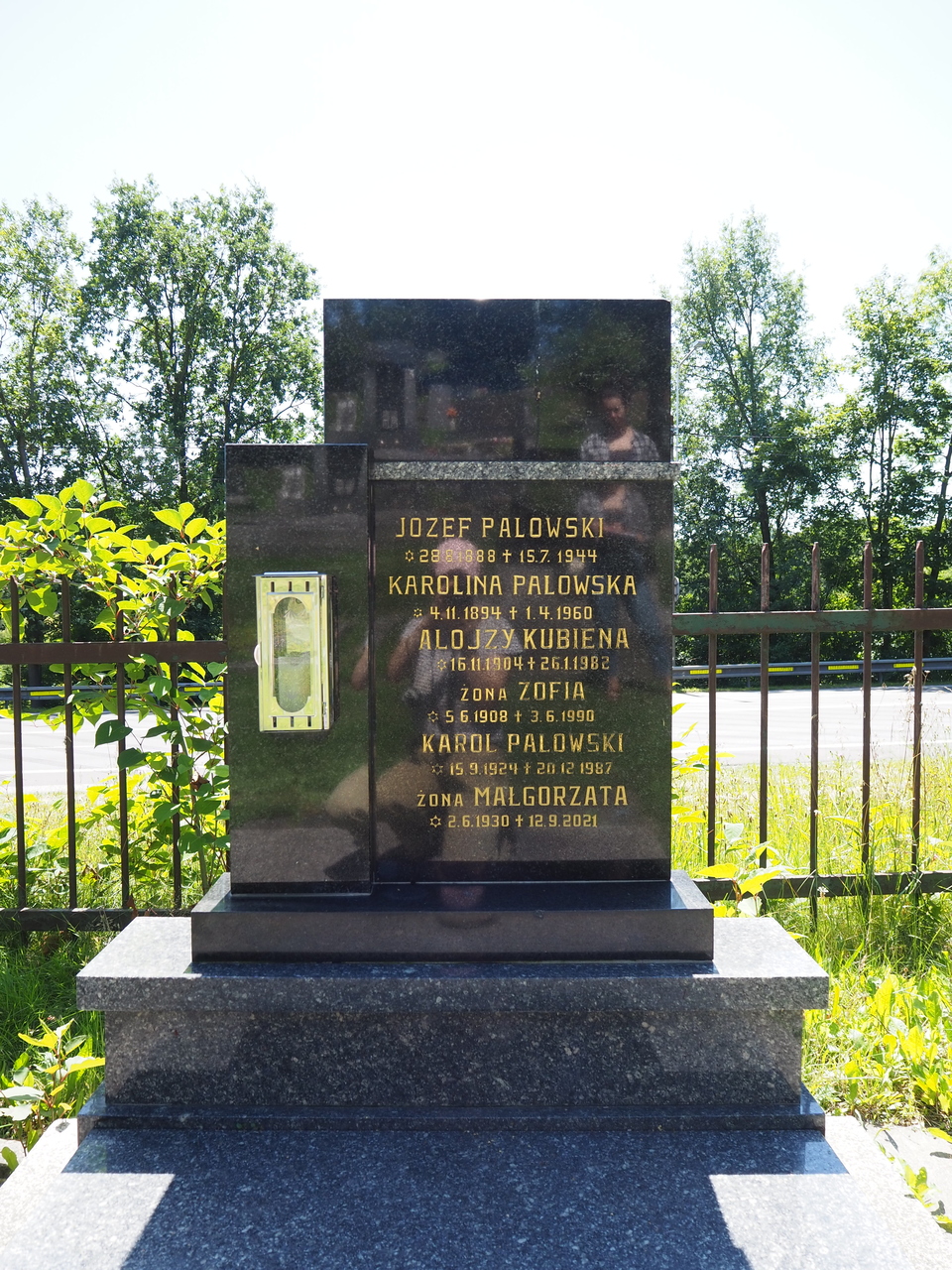 Fragment of a tombstone of the Palowski family and Alojzy and Zofia Kubien, Karviná Doły cemetery, 2022