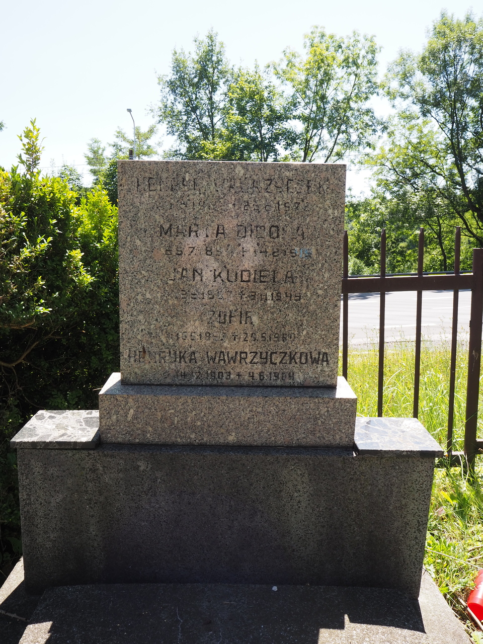 Fragment of a tombstone of Henrik and Henrikka Wawrzyczek, Karviná Důl cemetery, state from 2022