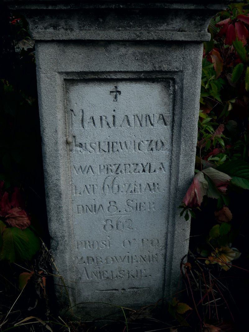 Inscription of the gravestone of Marianna Yuskevich, Ternopil cemetery, as of 2016