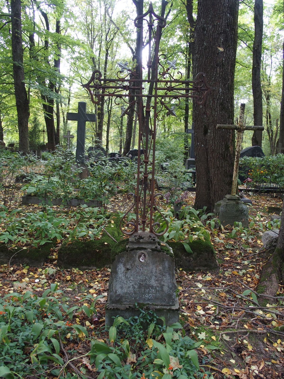 Tombstone of Alexandra Ivbula and Peter Ivbula, St Michael's cemetery in Riga, as of 2021.