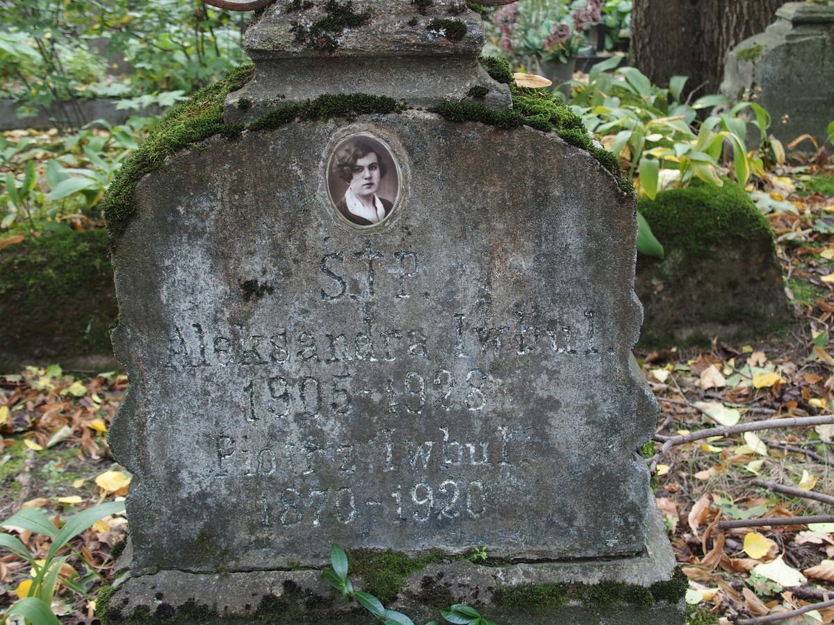 Tombstone of Alexandra Ivbula and Peter Ivbula, St Michael's cemetery in Riga, as of 2021.