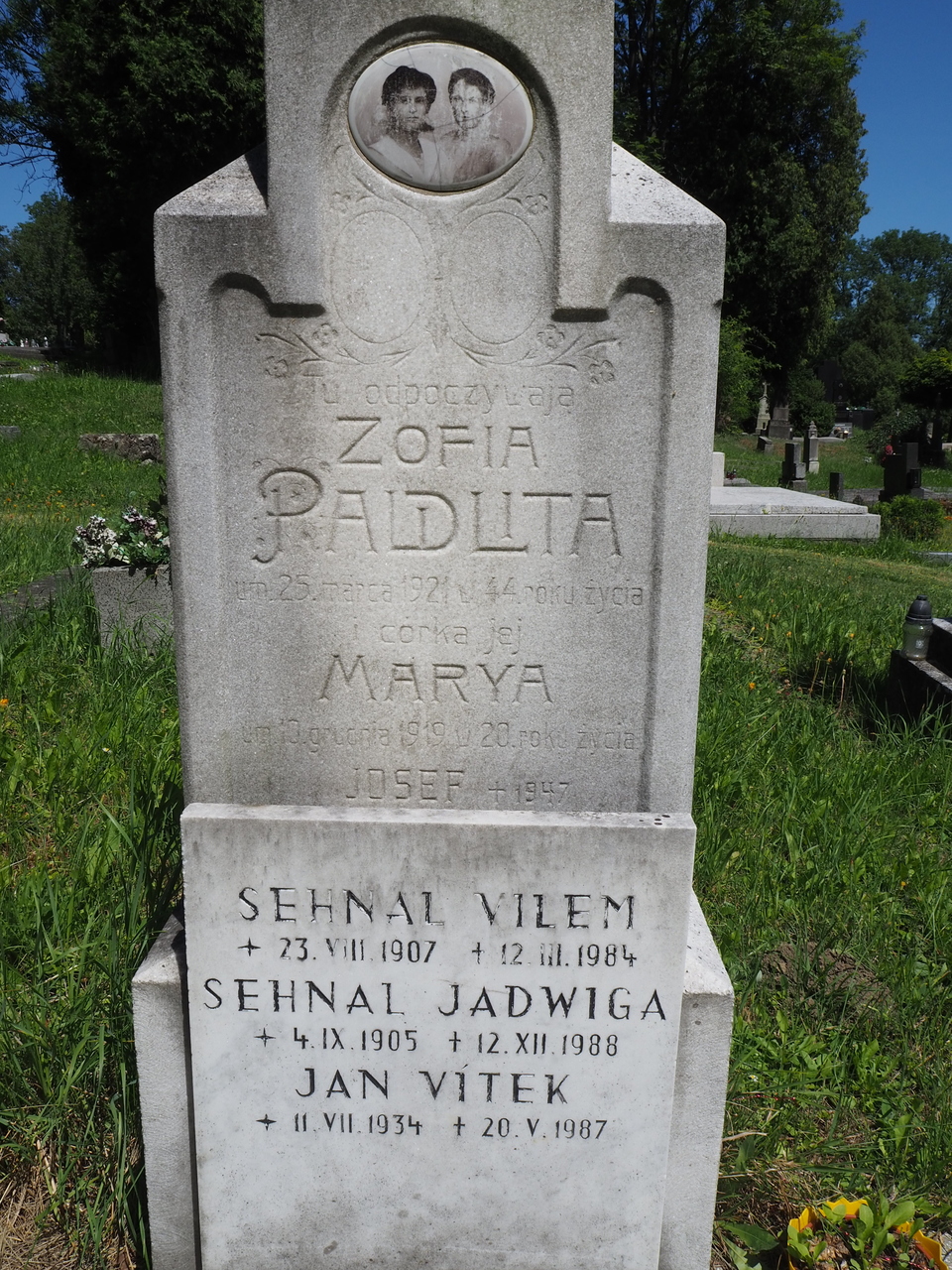 Fragment of a tombstone of the Paldlit family, Karviná Důl cemetery, as of 2022