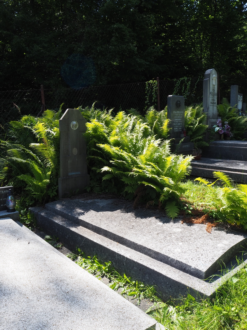 Tombstone of Jan and Janina Poloczek, cemetery in Karviná Doły, state from 2022