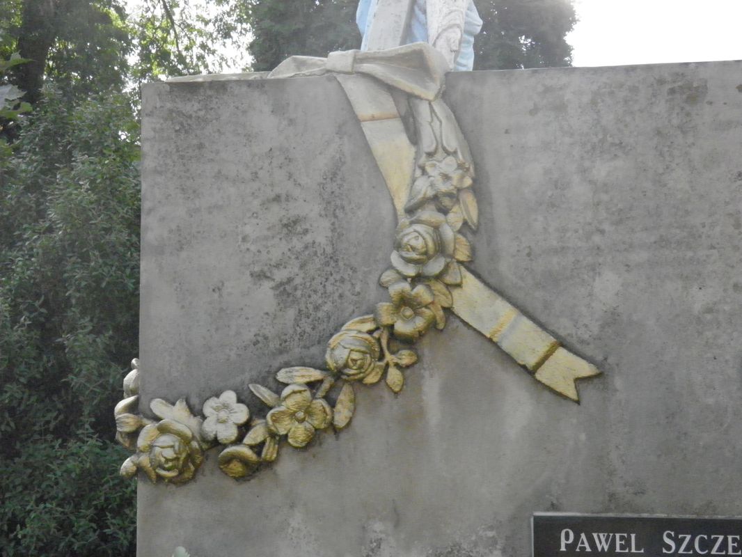 Fragment of the tomb of Gabriela and Pavel Szczęsny, Stanislaw Cieslak, Pavel and Lyudmila Palamarczuk and Natalia Shevchuk, Ternopil cemetery, as of 2016.