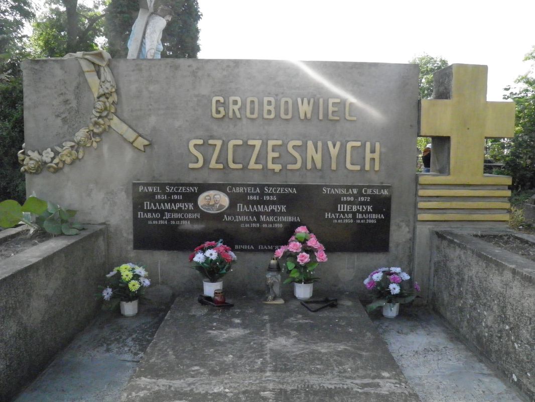 Tomb of Gabriela and Pavel Szczęsny, Stanislaw Cieslak, Pavel and Lyudmila Palamarczuk and Natalia Shevchuk, Ternopil cemetery, as of 2016.