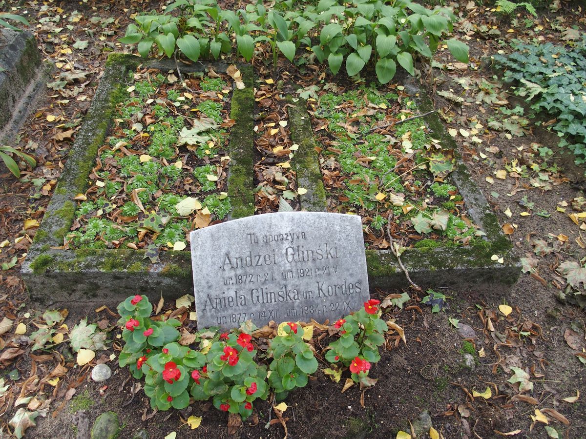 Tombstone of Aniela Glinska and Andrzej Glinski, St Michael's cemetery in Riga, as of 2021.