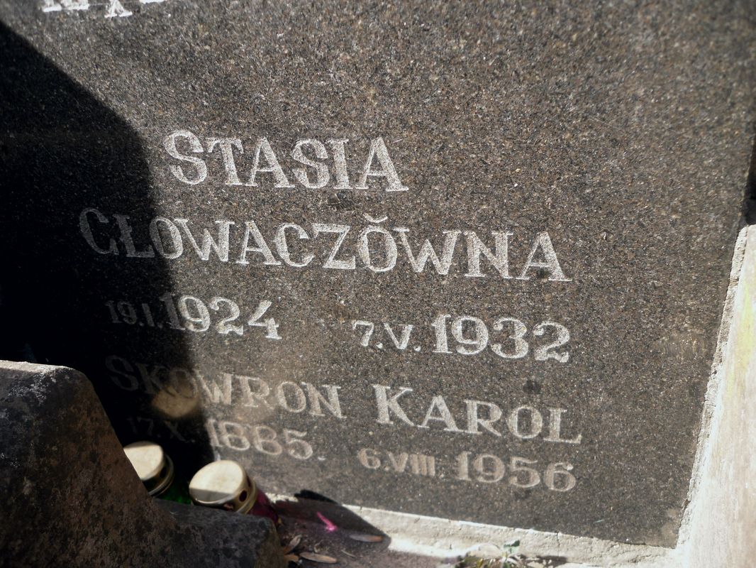 Fragment grobowca Stanisławy Głowacz, Karola Skowrona i rodziny Czubatych, cmentarz w Tarnopolu, stan z 2016 r.