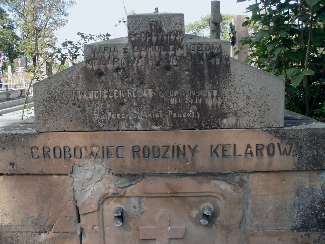 Fragment grobowca Franciszka i Marii Kelarów, cmentarz w Tarnopolu, stan z 2016 r.