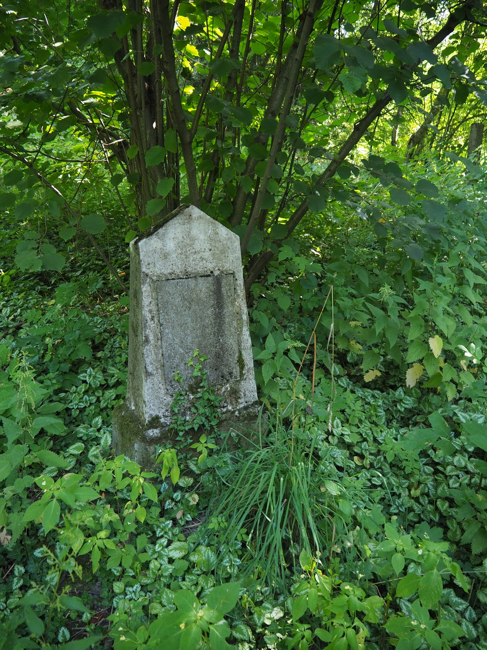 Tombstone of H. Szymonek, cemetery in Karviná Mexico, as of 2022
