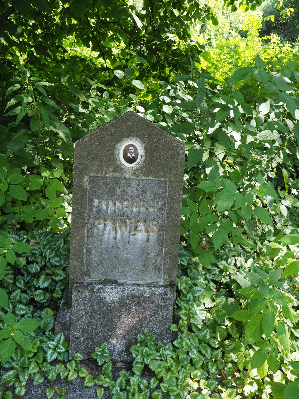Tombstone of František Pavlas and Františka Višczorová, cemetery in Karviná Mexico, as of 2022
