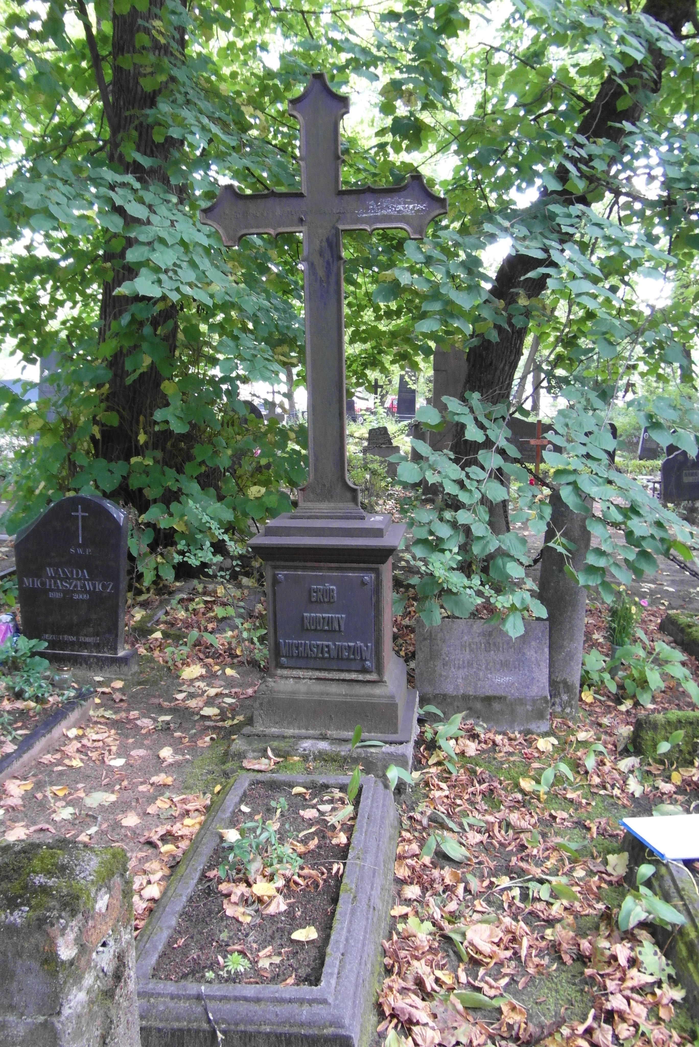 Nagrobek rodziny Michaszewiczów, cmentarz św. Michała w Rydze, stan z 2021 r.