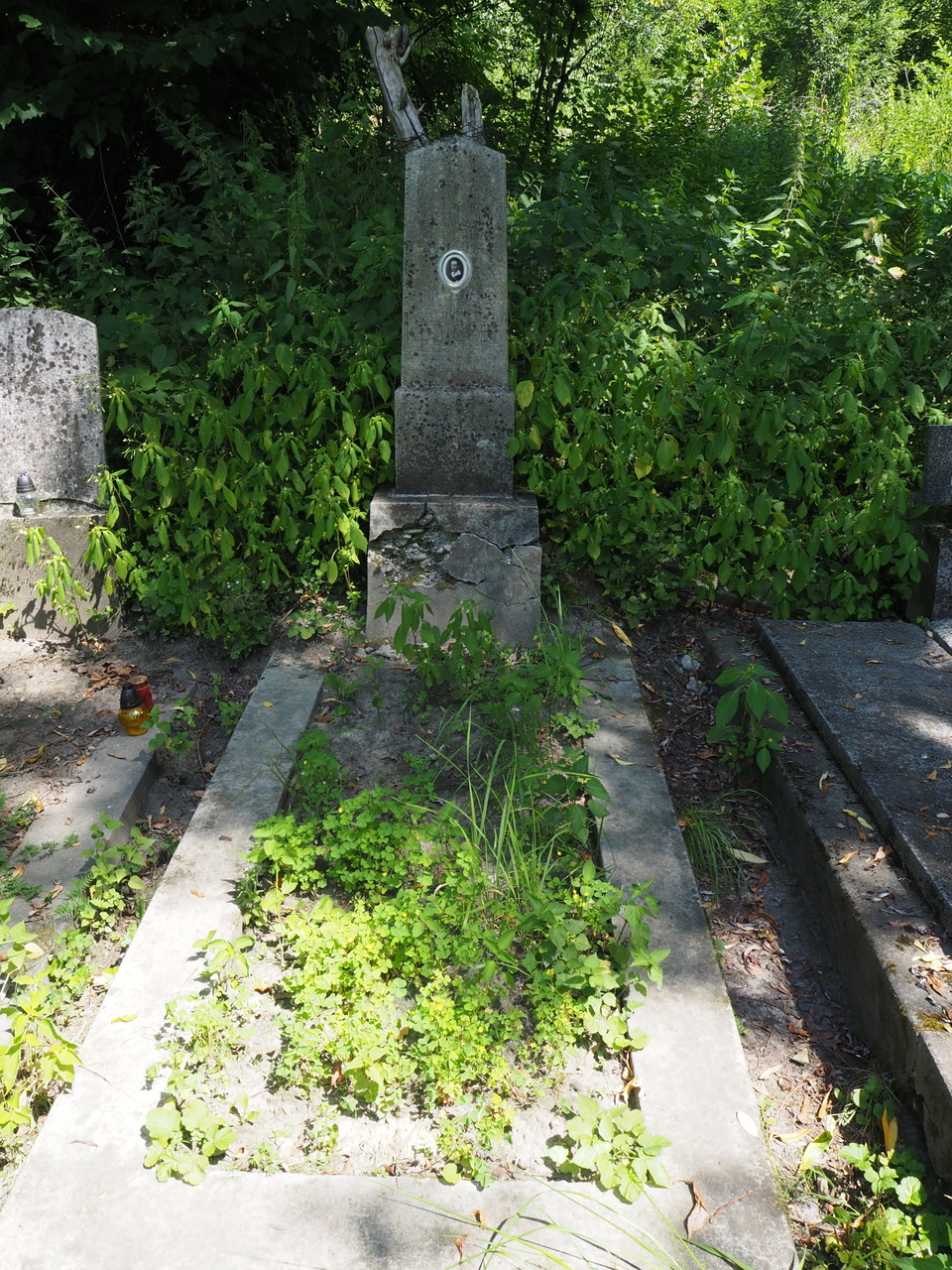 Nagrobek Karola Kubiczka, cmentarz w Karwinie Meksyk, stan z 2022 roku