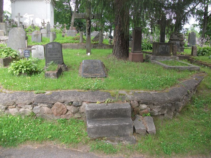 Tombstones next to the tombstone of Zofia Lopacińska, Ross Cemetery in Vilnius, as of 2013.