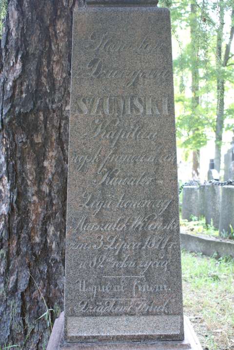 Fragment nagrobka Stanisława Szumskiego, cmentarz na Rossie w Wilnie, stan z 2013 r.