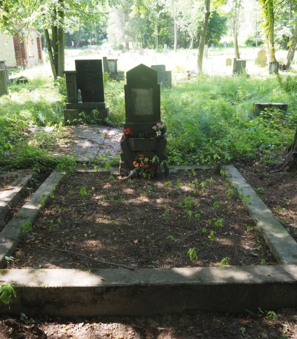 Nagrobek Marii Krainovej, cmentarz w Karwinie Meksyk, stan z 2022 roku