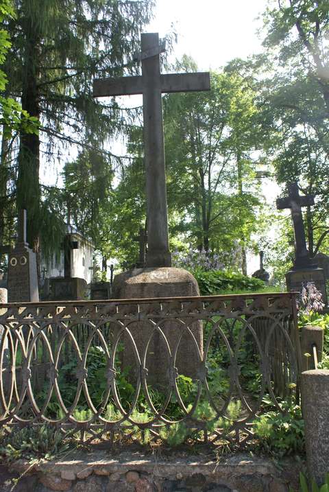 Tombstone of Wiktoria Wołłowiczówna, Ross Cemetery in Vilnius, as of 2013.