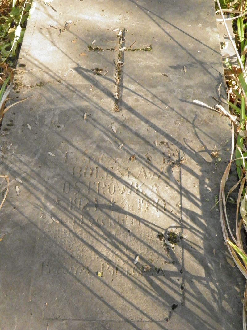 Inscription of the tombstone of Bolesław Ostrówka, Ternopil cemetery, 2016 status