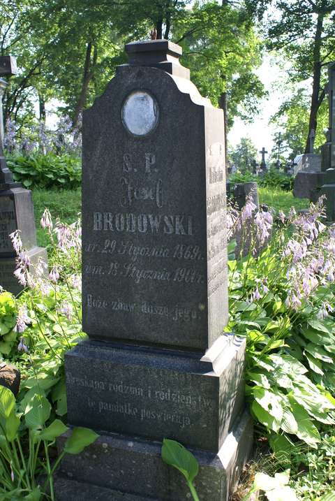 Nagrobek Józefa i Wilhelma Brodowskich, cmentarz na Rossie w Wilnie, stan z 2013 r.
