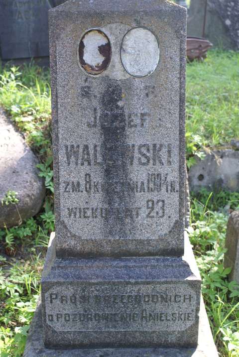 Fragment of the tombstone of Bronislawa and Jozef Walewski, Ross Cemetery in Vilnius, as of 2013.