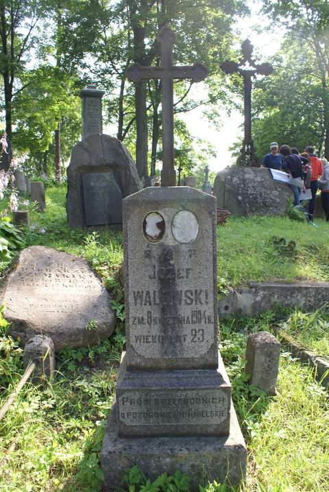 Tombstone of Bronislawa and Jozef Walewski, Ross Cemetery in Vilnius, as of 2013.