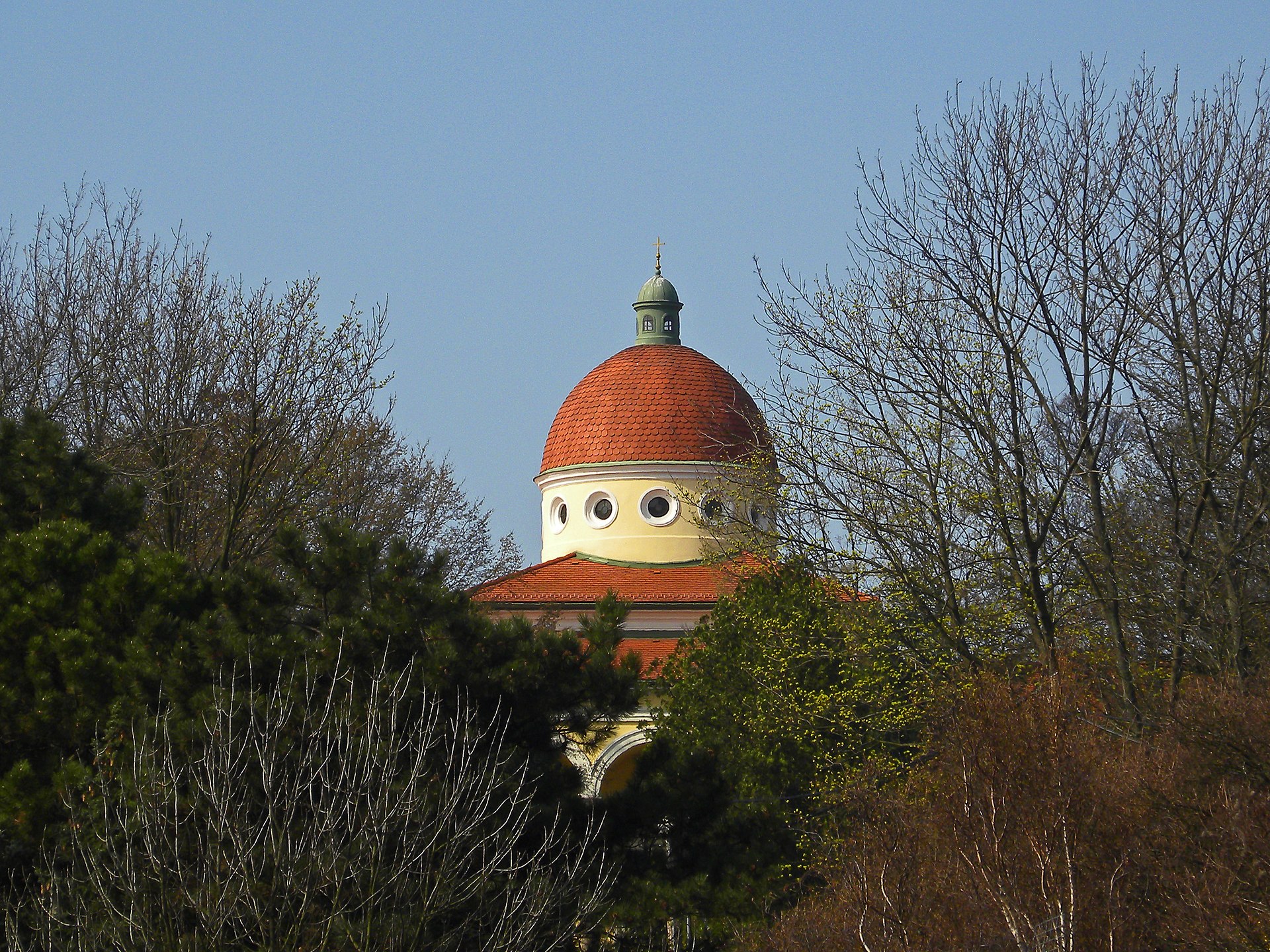 Faniteum building in Vienna, Emanuel La Roche, 1893-1896, two-winged establishment with central dome-covered chapel