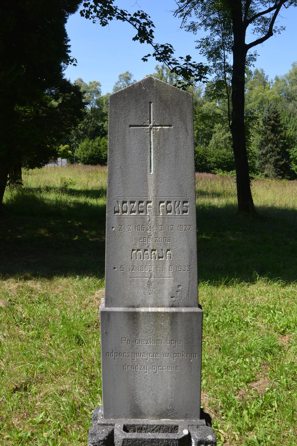Grobowiec Józefa i Marii Foksów, cmentarz w Karwinie Dołach