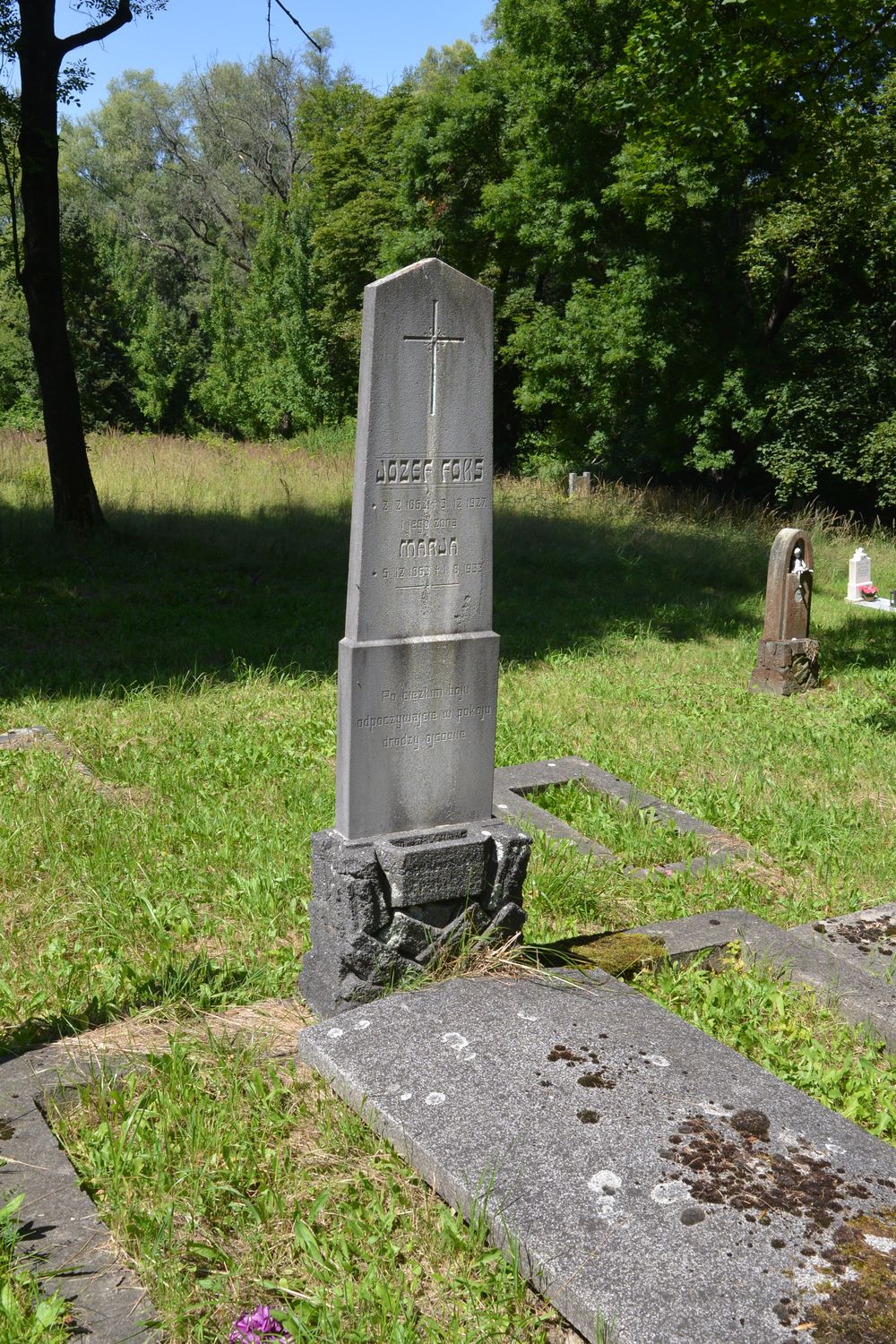 Grobowiec Józefa i Marii Foksów, cmentarz w Karwinie Dołach