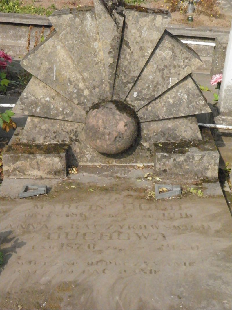 Fragment nagrobka Anny i Marcina Duchów, cmentarz w Tarnopolu, stan z 2016