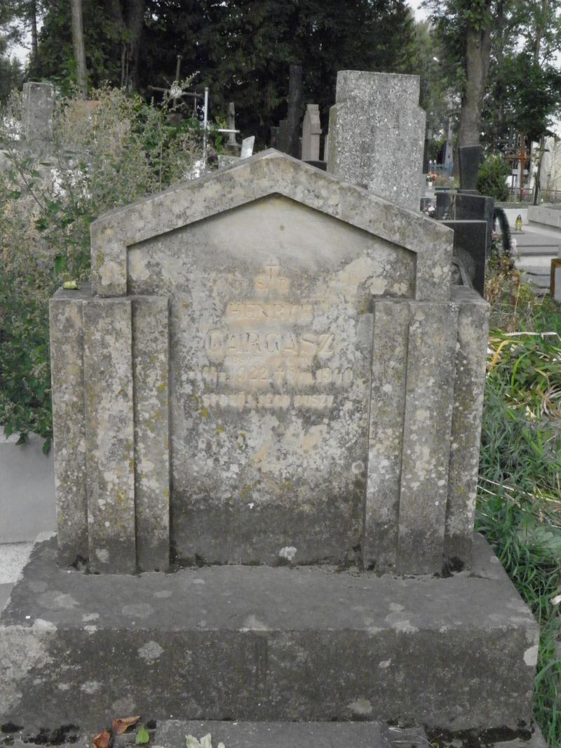 Fragment nagrobka Henryka Gargasza, cmentarz w Tarnopolu, stan z 2016