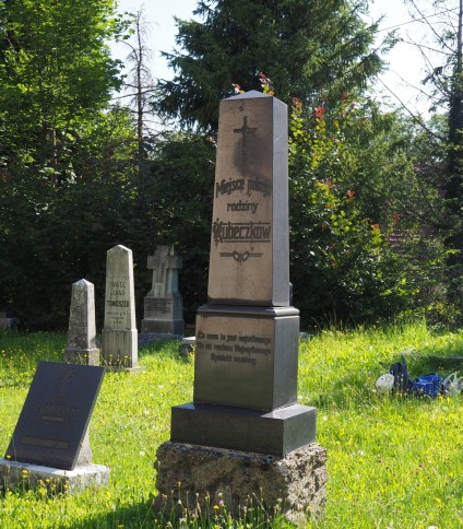 Nagrobek rodziny Kubeczków, cmentarz w Ligotce Kameralnej, stan z 2022 roku